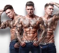 jezebelsboys:  Andrew England, fitness model from the UK gets exposed   Follow Me:JEZEBEL’S BOYS 💕