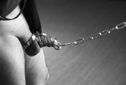iamsubmissiveproud:  red–stiletto:  Chain of command