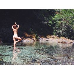 naturalswimmingspirit:  A full moon never hurt nobody ☺️🙏🏼🍑 #moonday #getyourassintonature #idratherbenaked #livenaked @getyourassintonature | “A project to inspire people to have fun, desexualize the human body and have confidence in their