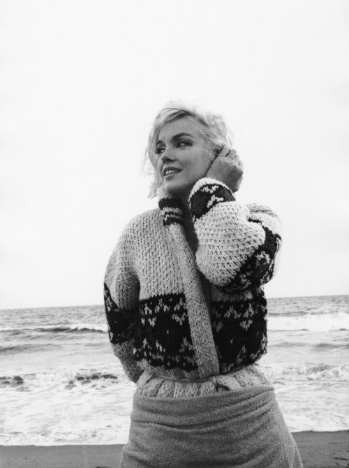 thecinamonroe:  Marilyn Monroe photographed by George Barris on the Will Rogers State Beach in Santa Monica, July 1962.