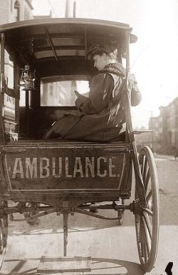 retrogasm:  Dr. Elizabeth Bruyn, an ambulance surgeon in New York City in the early 1900’s 