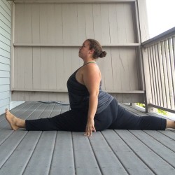 plusmodelmagazine:  From the PMM Archives: ‪#‎SizeDoesntMatter‬ Challenge Shows That Plus Size Women Can Do Yoga Too http://bit.ly/1crQ3Ft