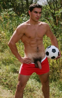 nudeathleticguys:    nude men in sport, sexy sport mates, naked american football players, nude boxers, nudity at gym, hot skaters, erotic sporty boys, nackte Männer im Sport, Sportkameraden, nackt American-Football-Spieler, Nackt Boxer, Nacktheit im
