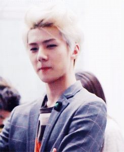sehauns:  imagine this being sehun trying to look for you in a crowded place ((T.T； ) 