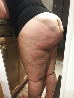 Big fat beautiful granny arse!Find your mature big assed lady here!