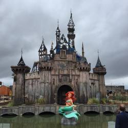 marybriannna:  wordsnquotes:  culturenlfiestyle: Inside Banksy’s Alternative and Grim Version of Disneyland Welcome to Dismaland, where life isn’t always a fairy tale! Located at the seaside resort of Weston super Mare in the UK, Dismaland is a sinister,