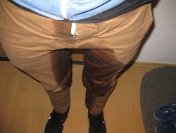 wj-luk0301:Completely soaked my pants on my way home…very naughty :&gt;