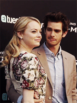 thedevilishlyhandsomecaptain:  franticoblivion:  parkingstrange:  no-lyfe-loser:  holy shit the way he looks at her  relationship goals  And how she’s wiggling around and dancing to make him laugh. And then her smile at him in the second gif. THEY ARE