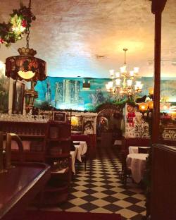 vittaquinn:  #ElQuijote, Est. 1930 at the #HotelChelsea, #NYC ⭐️ #chelsea #manhattan #spanish #restaurant #vintage #newyork #1930s #cocktail #lounge #newyorkcity #vintagevitta #holidayvitta  (at El Quijote Restaurant)
