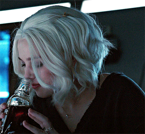 dcmultiverse:TEAGAN CROFT as Rachel Roth (Raven) in TITANS (2018- ) | 4x03: Jinx