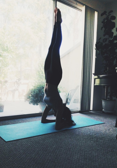 yoga handstand | Tumblr