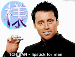 doctorpotterlock:  guardianhiccup:  allthingsfluffyandcuddly:   only a true man can pull off blue lipstick   actually its coral blue number five   for a second i thought that was john barrowman 