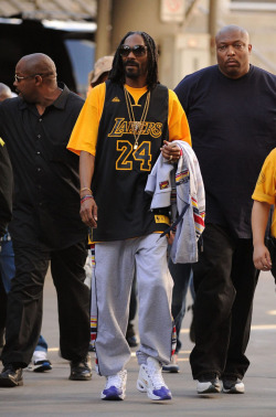 snoop lion is down w/ the purple and gold