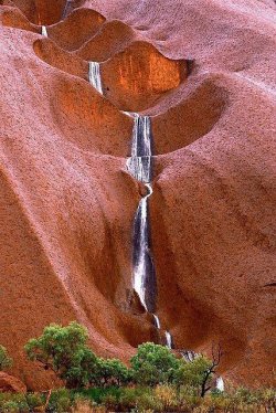 Ripples in time (waterfall on Uluru, Australia)
