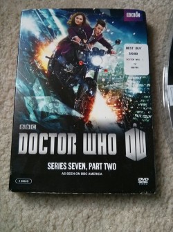 benedictsdoctor:  To celebrate my earning of 600  followers, I’m doing my first giveaway!. A list of the prizes are: series 7 part 2 of doctor who the 11th doctors sonic screwdriver the 10th doctors sonic screwdriver. the tenth doctors Journal of