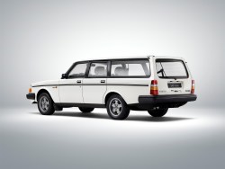 wagonation:  crazyforcars:  thatyellowvolvoguy:  thecultureengine:  Boxy but good  So square don’t care! :D  just so right….   Wagon evolution is a beautiful thing. 