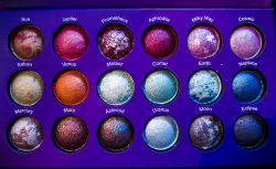 adweeb:  awomanfromitaly:   bh cosmetics galaxy chic palette  this is only 12 fucking dollars and 4.9/5 with 50 reviews i’m buying 10  This makes me wish I wore make up 