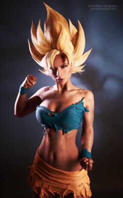 cosplayandanimes:  Goku  (Female)   - Dragon Ballsource
