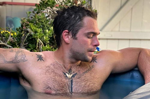 froylanmadden:  a wet DYLAN SPRAYBERRY for you dash
