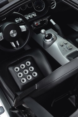 vistale:  Ford GT Cockpit | via