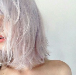 alalae:i am so fucking obsessed with short hair and this colour