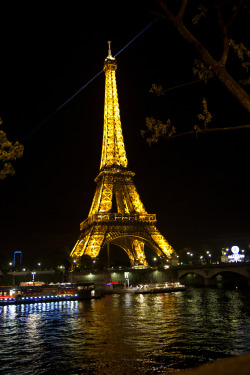 breathtakingdestinations:  Eiffel Tower - Paris - France (by JD) 