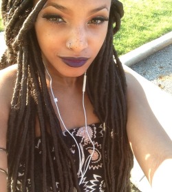 dangerouslycautious:  taint3ed:   goldengrillss:  lust-in-her-eyes:  xthatfelladylanx:  mixedkidsclub:  killergrape:  its weird to think that girls that look like this exist.  oh my god her locks are flawless  Dread locks are fucking gross.   Sweetheart,