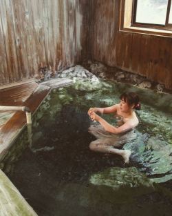 Japanese onsen, via oguro.keita  ～もう入れない風呂～北海道 雌阿寒温泉「オンネトー温泉 景福」硫化水素の含有量が多く、この風呂で何人も死んでる最凶湯。混浴露天もありますが、デンジャラスなこの混浴の内湯(底が源泉)が最高でした。【廃業】
