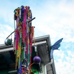 The best #streetlight in the #frenchquarter during #mardigras in #NewOrleans #MardiGras2015 #beads #throws #art