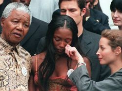 naomimandela:  Naomi Campbell letting her white maid wipe her tears 