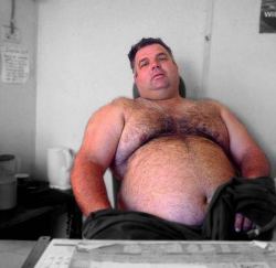 bigbellies:  Hot Hairy Chest 