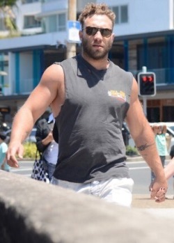 thecornfedmusclepup: bara-moon:  hayymeadows: Jai Courtney out and about at Bondi Beach 11/26/2016 Well fuck.   Well fuck me. 