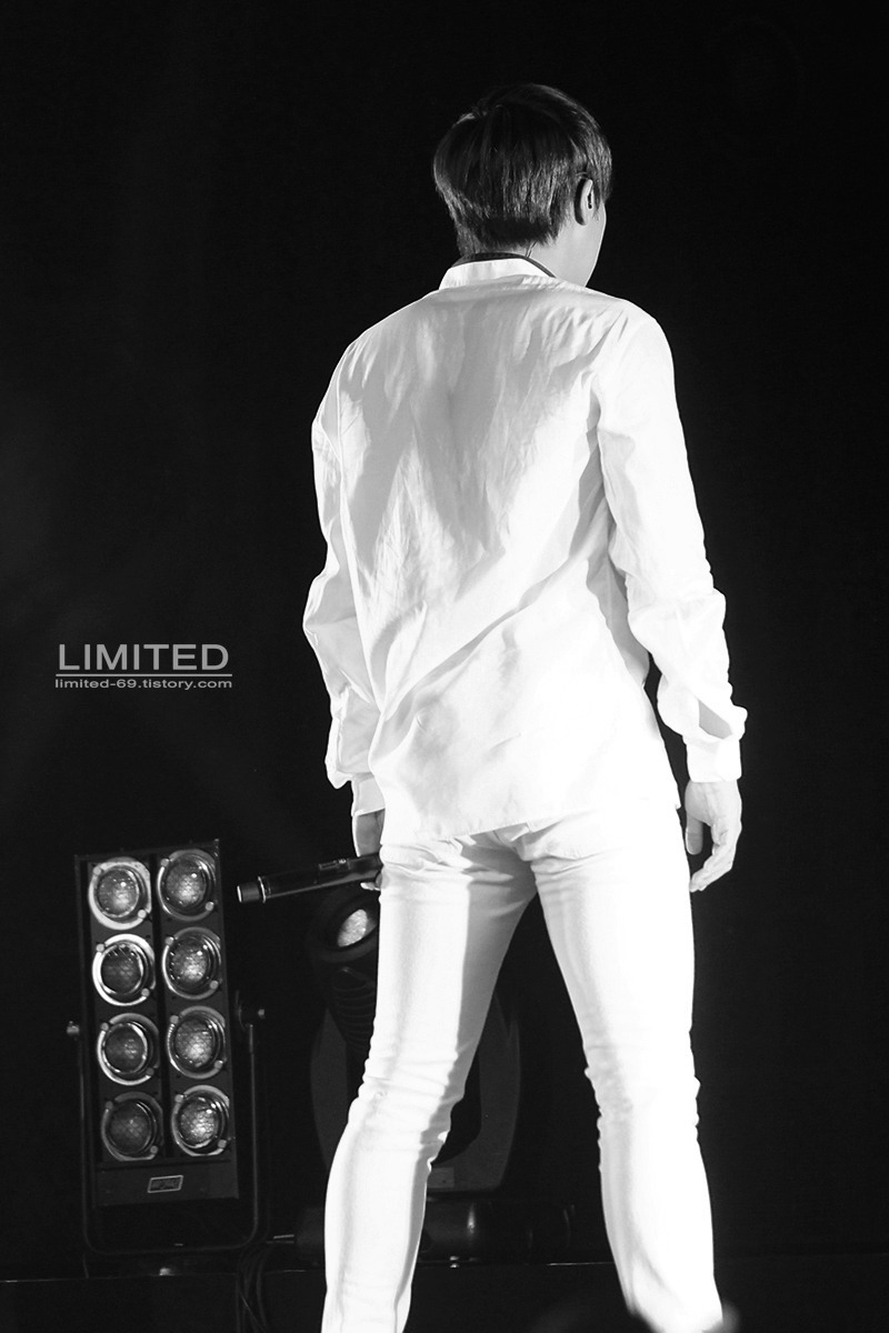 [Appreciation] Infinite Sunggyu glorious and sexy honey thighs ...
