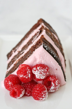do-not-touch-my-food:  Chocolate Raspberry Cake