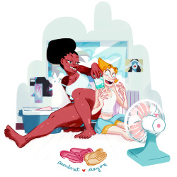 dokirosi:  PEARLNETBOOOOOOOOMB! First Day “Vacation”. So, I’m gonna make all in Human!Au (that’s why garnet only have two eyes) Because I’m a sucker for this AU :) And it has dominated my mind lately.  Garnet and Pearl are students, and as students