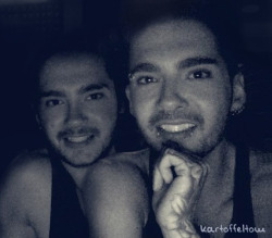kartoffeltom:  this is what happened during the video conference before they took the screenshot. :) bill sitting on tom’s lap ♥ 