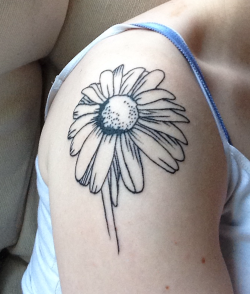 fuckyeahtattoos:  I got this at Drop of Ink in Mechanicsburg, Pa by Fagan Quinn. The design itself was drawn up by Brea Beshore. It means a lot to me. It’s a daisy. I had a dog named Daisy as a child and she died quite some time ago. I miss her a lot