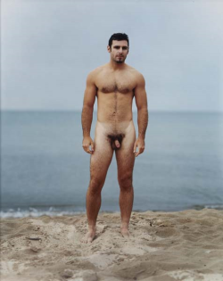 alanh-me:    33k+ follow all things gay, naturist and “eye catching”   