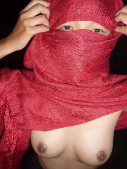 #jilbaber merah, mantap teteknya