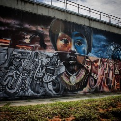 medallociudaddelaluz:  Graffitour #Medellín #antioquia #Colombia #GraffitiCiudadyMemoria #CasaKolacho #Graffiti #Color #Arte #Cultura #Urbanografía #Instapic (en comuna 13) 