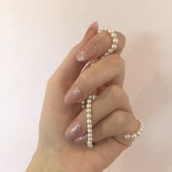 kittenheart: Grandmas pearls &amp; my new nails 