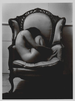 hoodoothatvoodoo:  Eva Rubenstien ‘Nude In Chair’ 1970       (via TumbleOn)