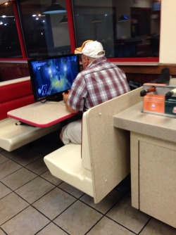 hyrulianwarrior:  bloodborne:To this day, I still don’t know why this guy was playing Demon’s Souls at Arby’s.  Give this man some free fries, GODDAMIT! 