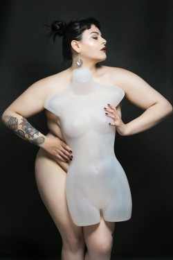 tiffanyzombz:  Women who don’t fit the mold.  Model - @TiffanyZombz Photography by Julia 