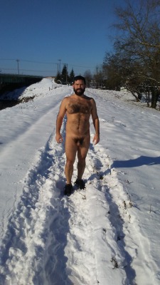 lovemusicnudefreedom: PORTLAND SNOW DAY 2017 #5 - I made it back to Portland for a nice photo op in the snow. I hope you all enjoy these pics. Perfectly legal to be nude in public in Portland, Oregon. I think that’s why I keep going back!