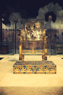 ancient-egypts-secrets:  King Tutankhamun’s throne. 