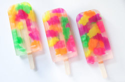 dahlea:  gummy bears in popsicles omg ♥ 