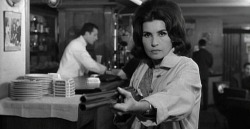 Nelly Benedetti dans La Peau douce de François Truffaut, 1964.