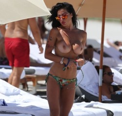 celebritiesuncensored:  Priscilla Salerno Topless Show Miami Beach