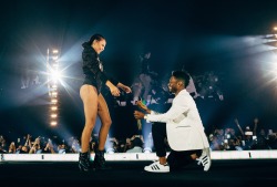 themochagoddess:  beyhive4ever:  Beyoncé’s dancer Ashley Everett gets proposed to at the Formation Tour in St. Louis (Sept. 10th, 2016).    OMG!! 